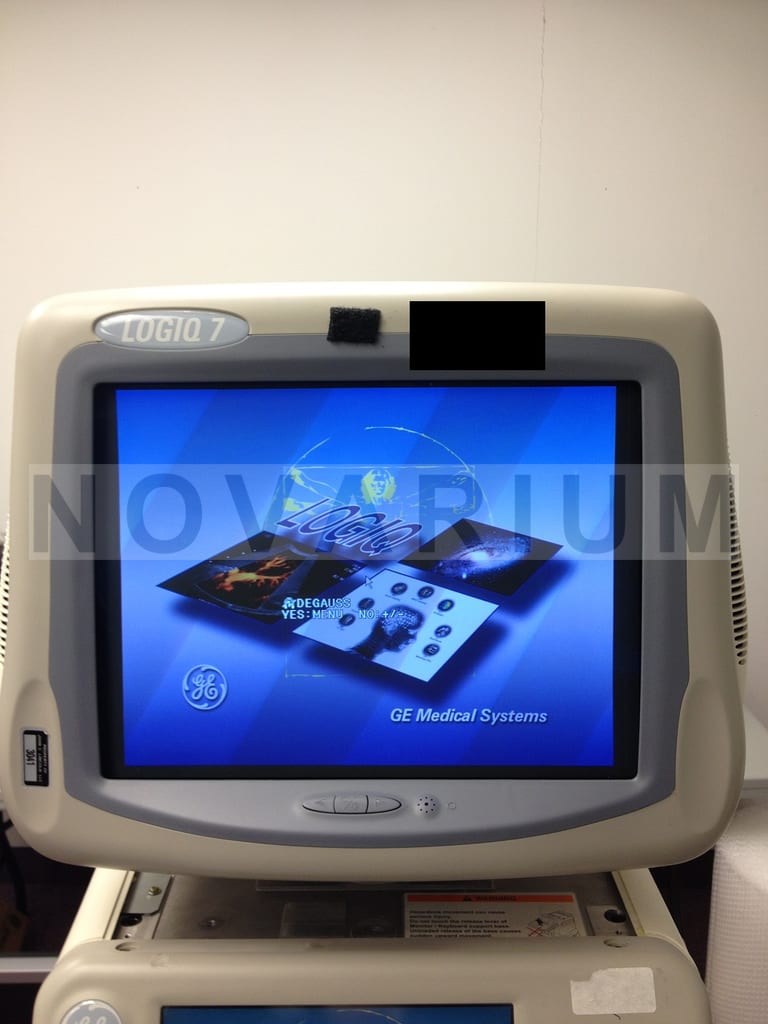 GE 2283334 - CRT Color Monitor 17 CDT17105A front.JPG