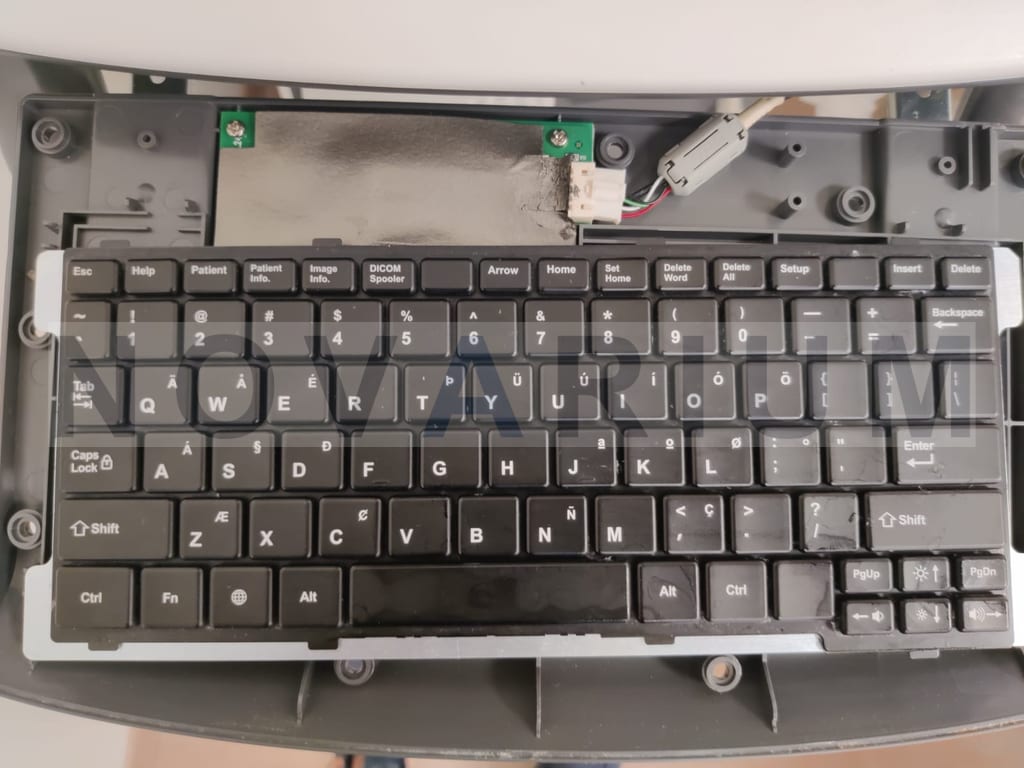 Samsung MI95-01255D - Keyboard.jpg